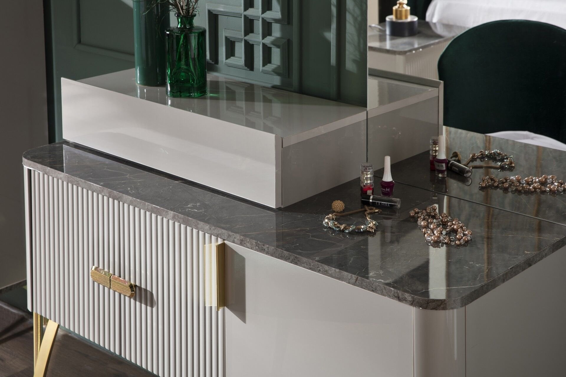 Serra Makyaj Masası