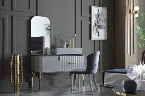 Serra Makeup Table