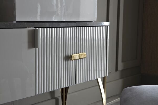 Serra Makyaj Masası