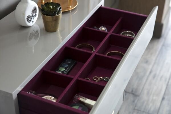 Serra Makeup Table