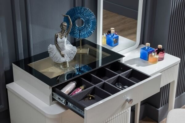 Arena Makeup Table