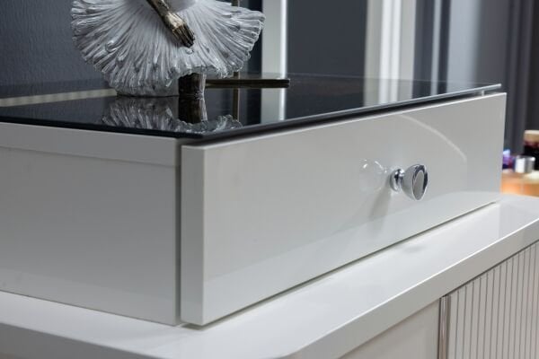 Arena Makeup Table