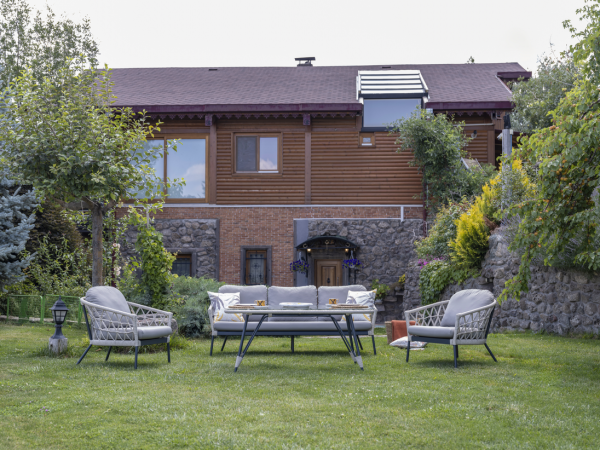 Rowena Garden Table Set 