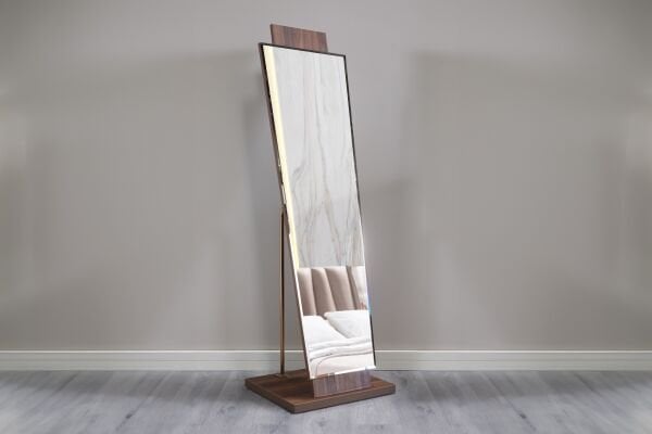 Vanessa Pier Glass