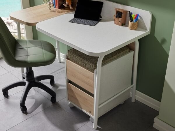 Daisy Study Desk