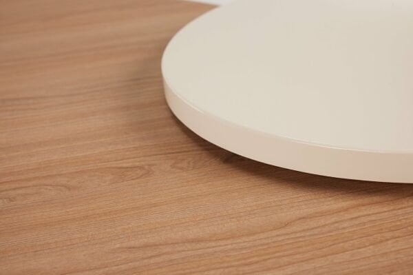 Molde Coffee Table