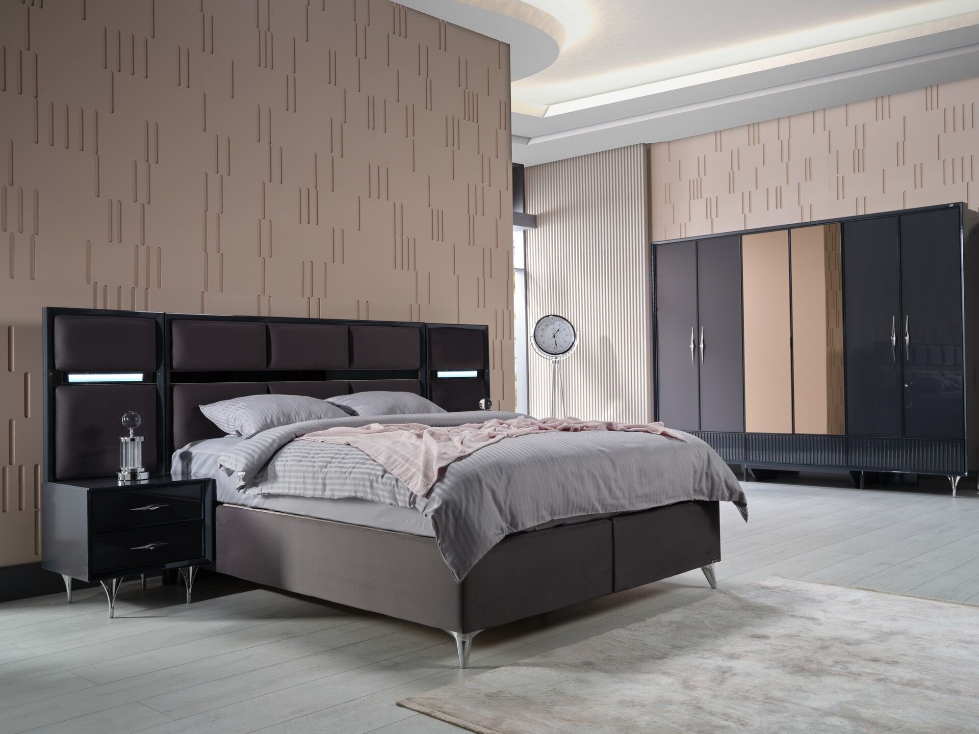 Viola Komodin Aydınlatma