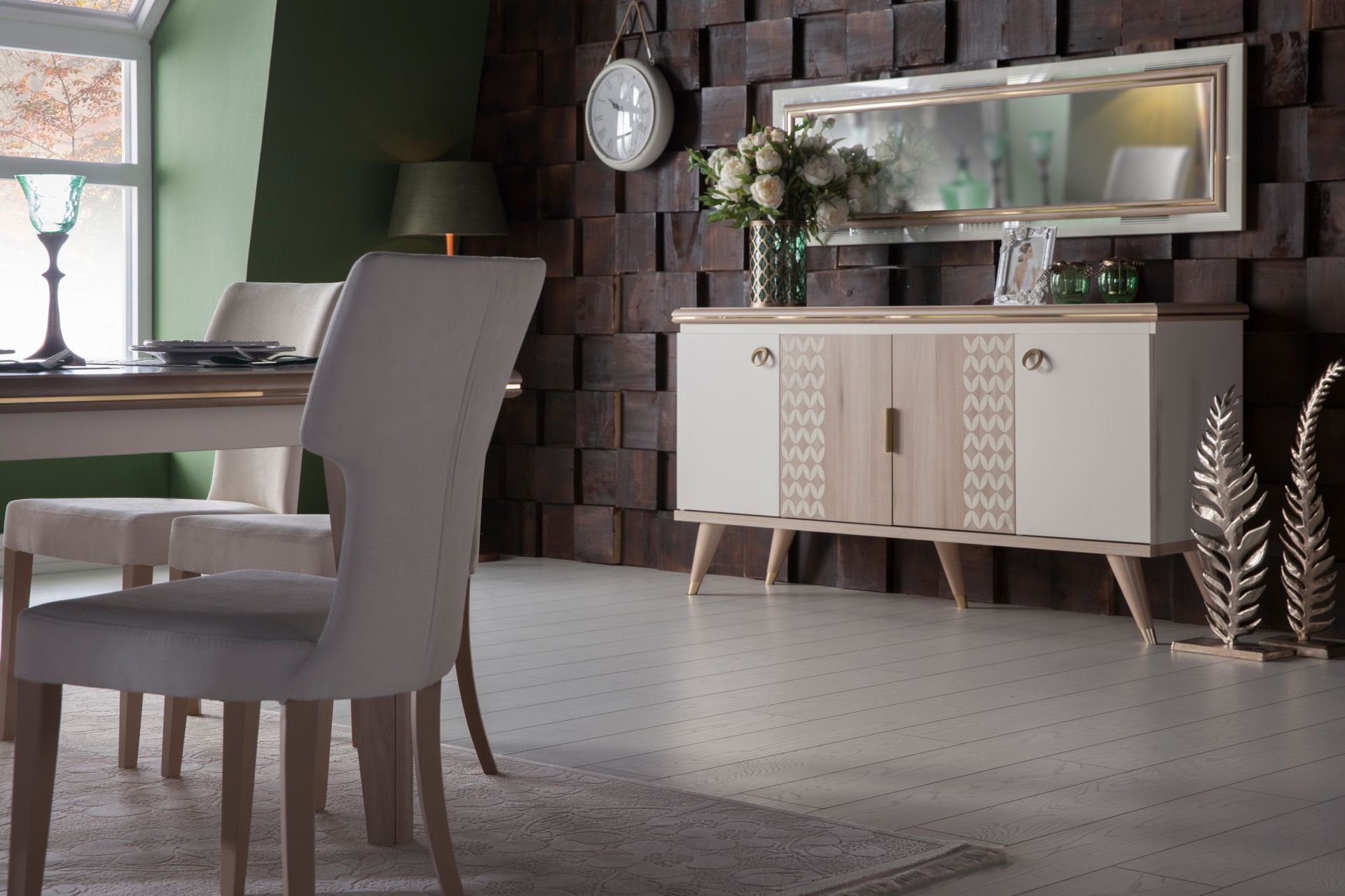 Elizya Dining Room Set