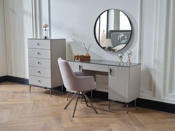 Alexa Mini Make Up Table