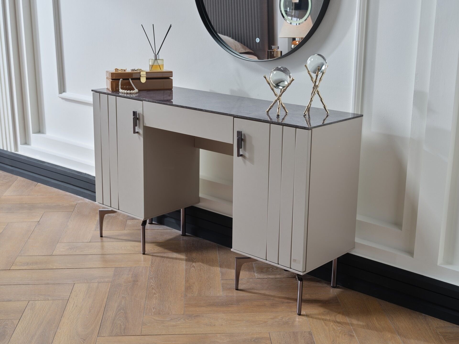 Alexa Mini Makyaj Masası