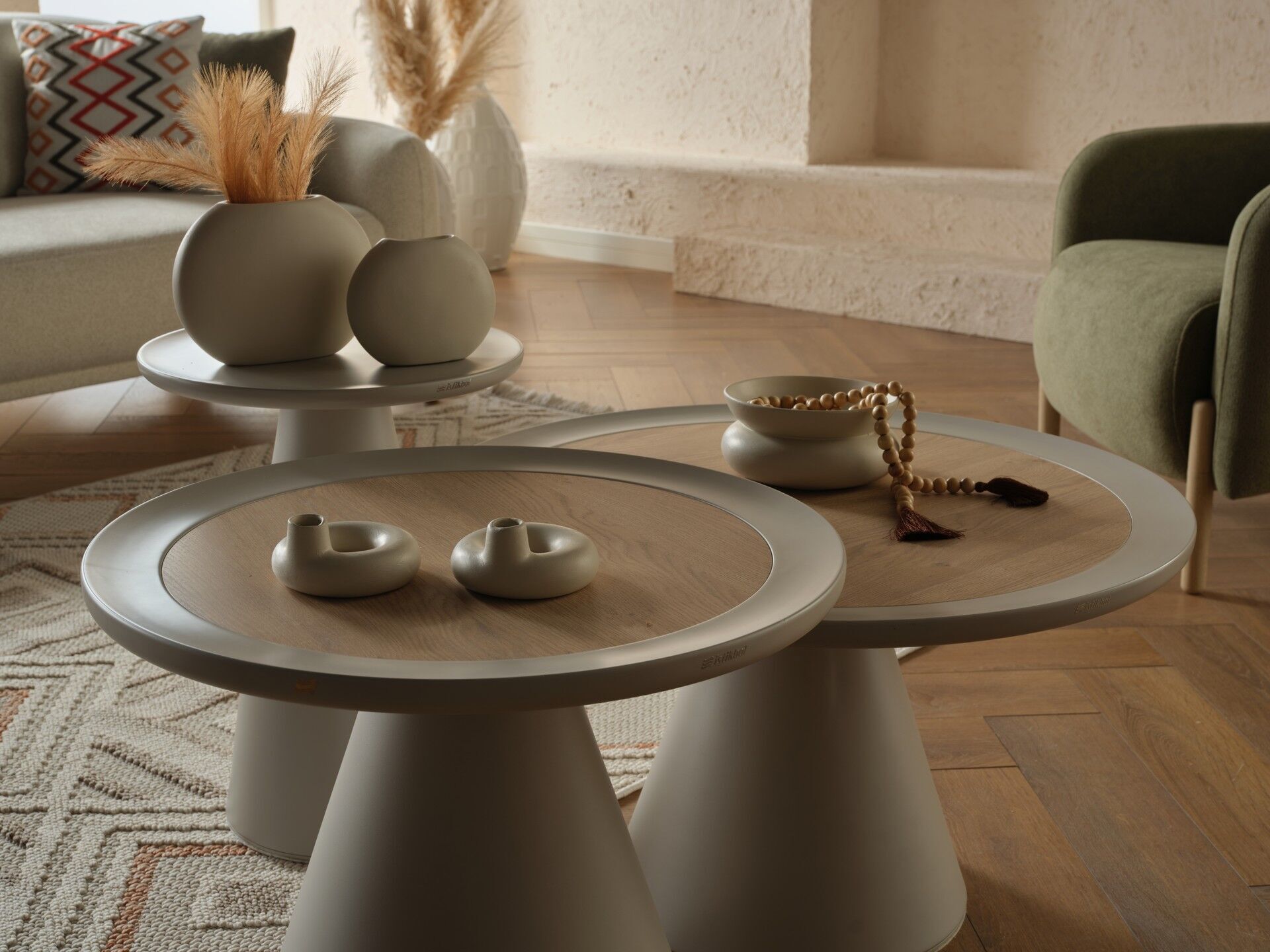 Borneo Yan Fiskos Sehpa