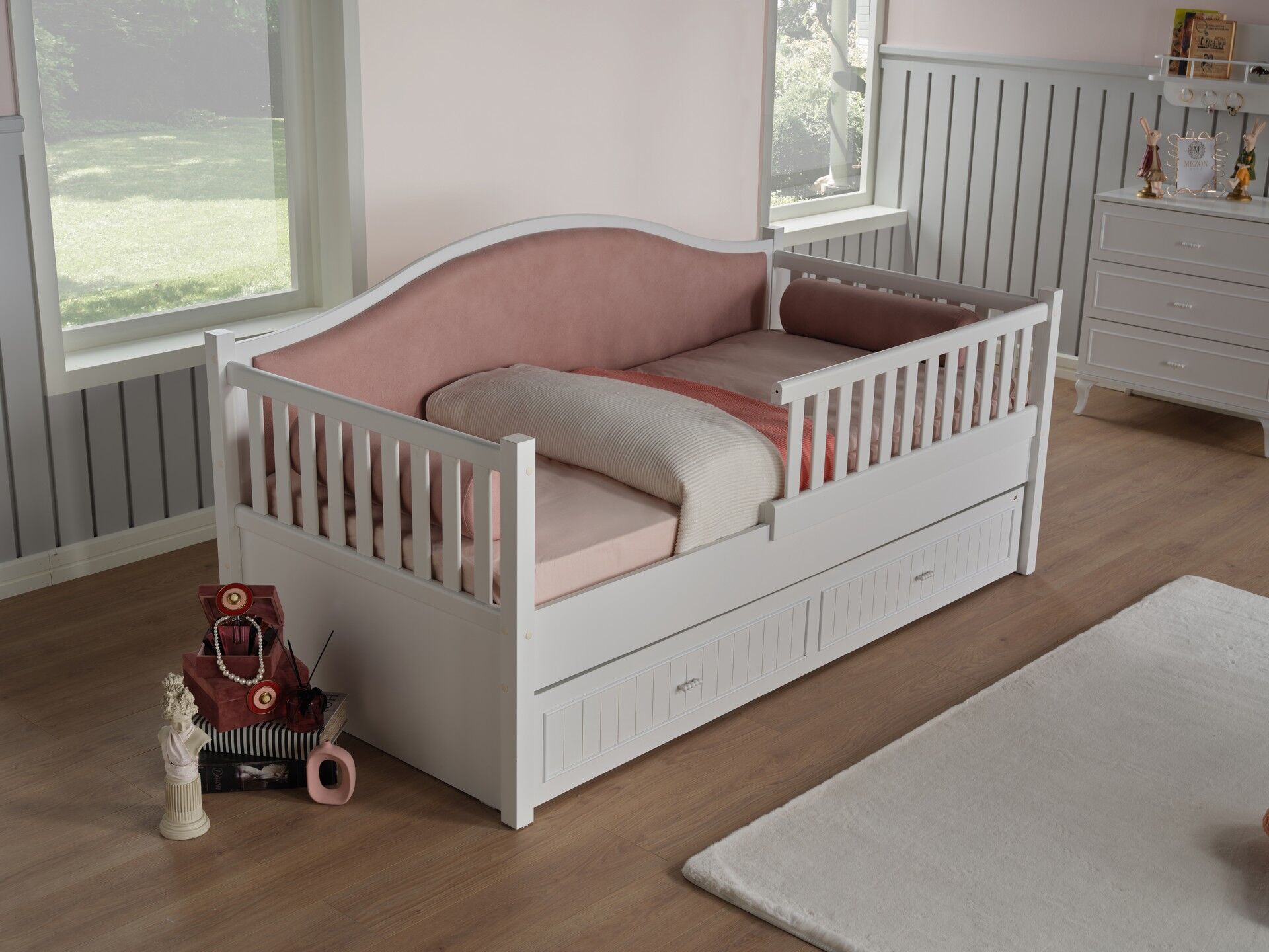 Beverly Montessori Karyola