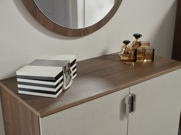 Cansas Makeup Table