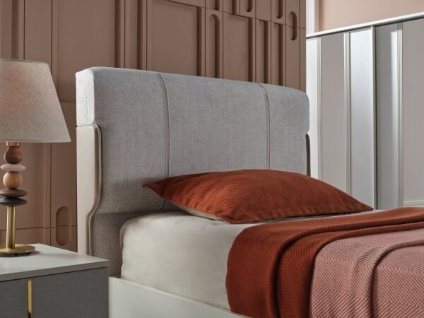 Alya Genç Odası Başlık